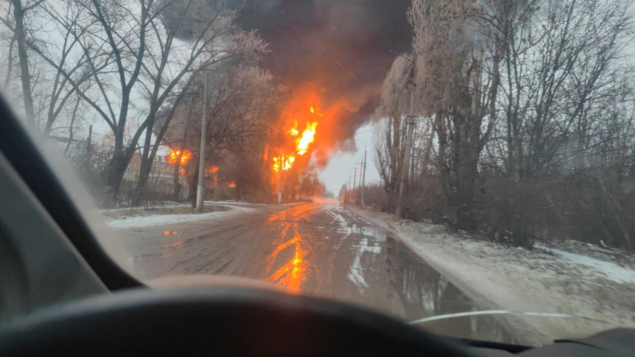 Massive fire breaks out in Russian-occupied Makiivka after explosion