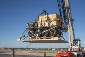 Армія США випробувала авіадесантні можливості наземного дрона-вантажівки