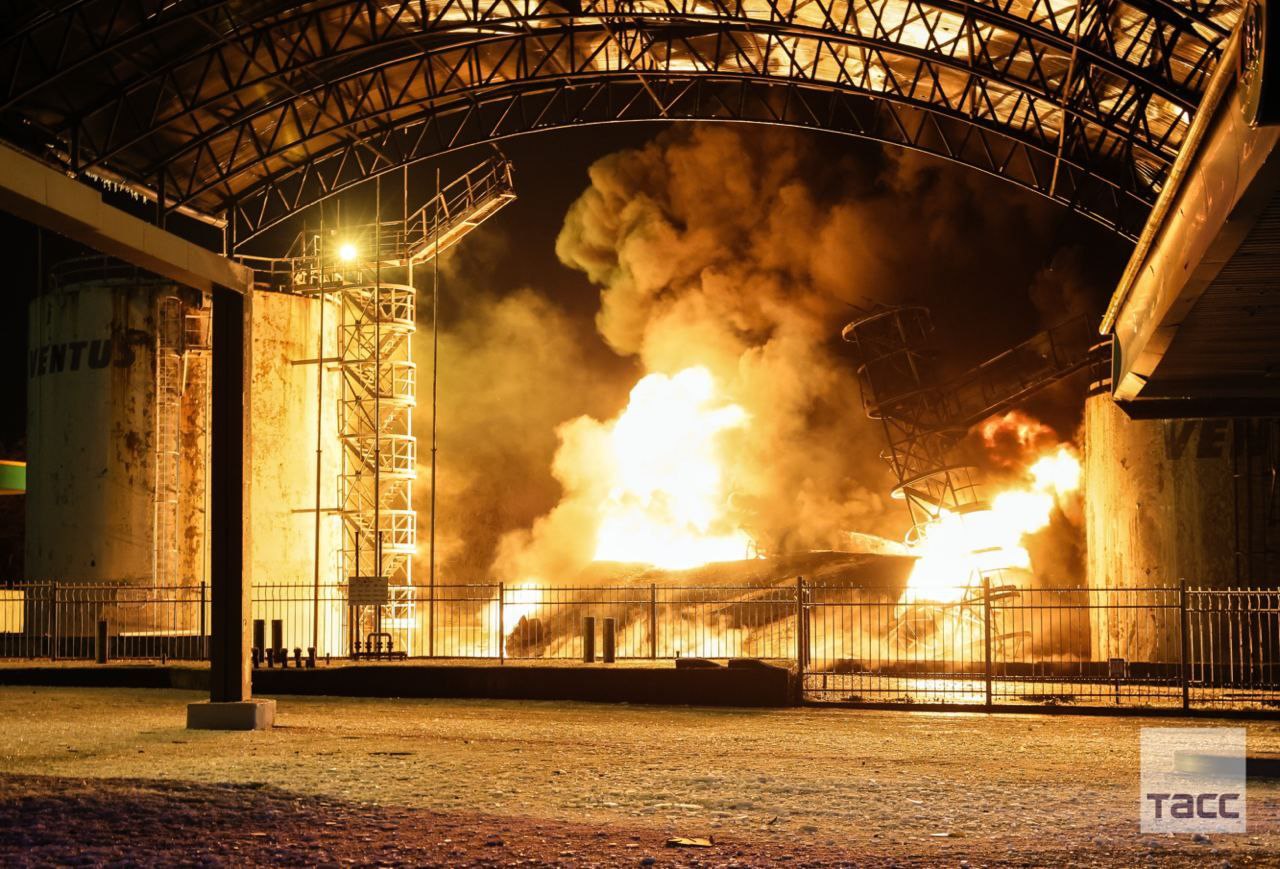 An oil depot caught fire in temporarily occupied Donetsk