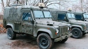 Фонд Притули передав військовим броньовані Snatch Land Rover