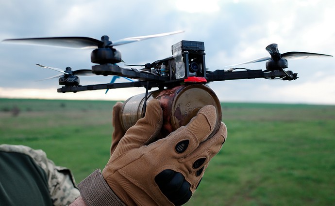 Десантники Таврійської бригади отримали FPV-дрони та бойові частини від благодійників