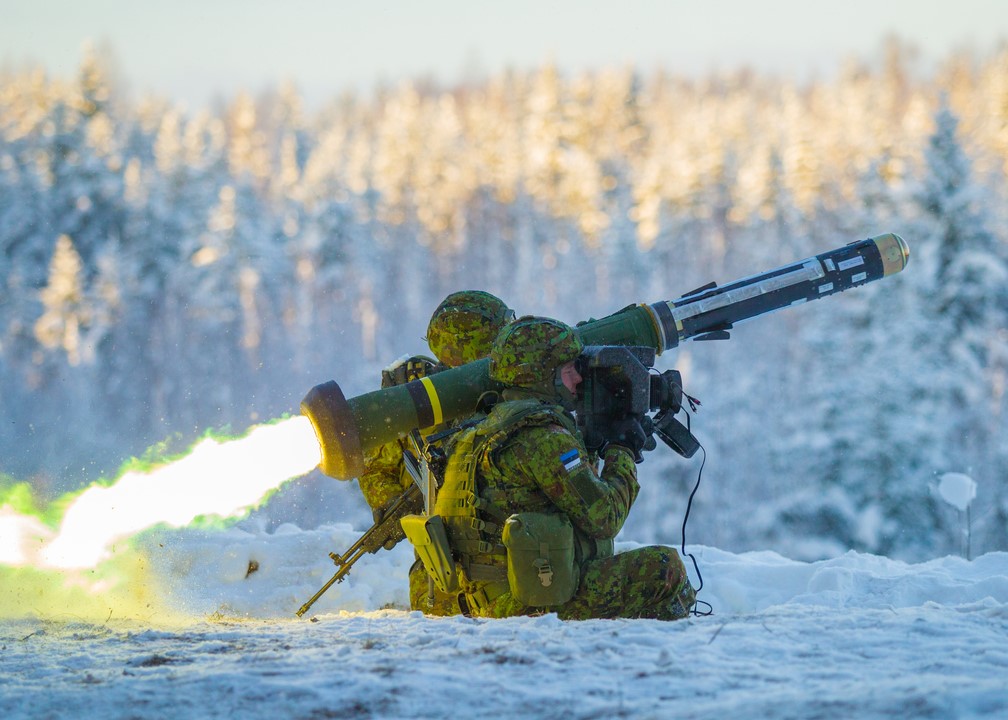 Estonia handed over Javelin anti-tank missiles and machine guns to Ukraine