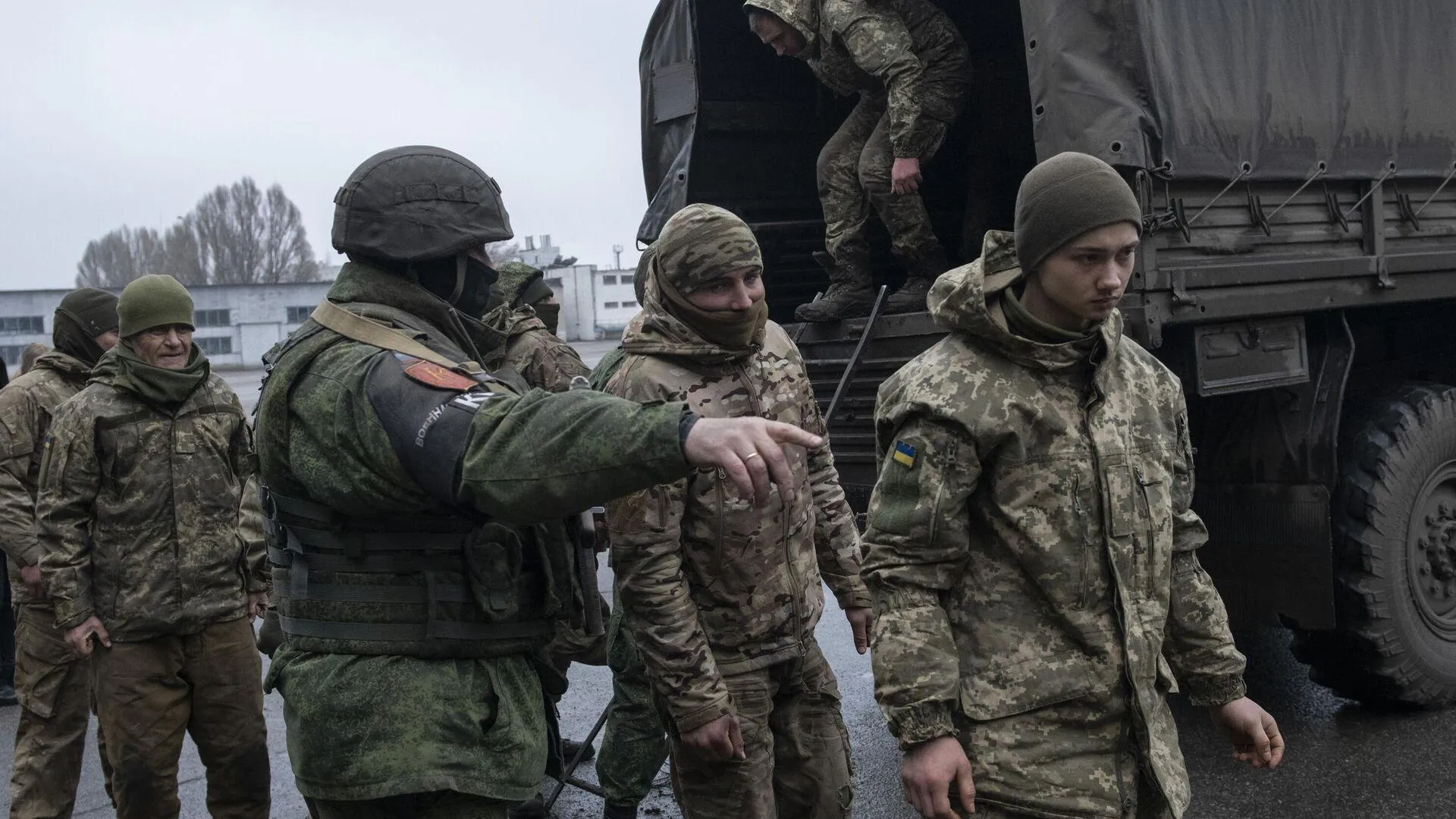 Russians sell Ukrainian POWs to Chechen paramilitary groups