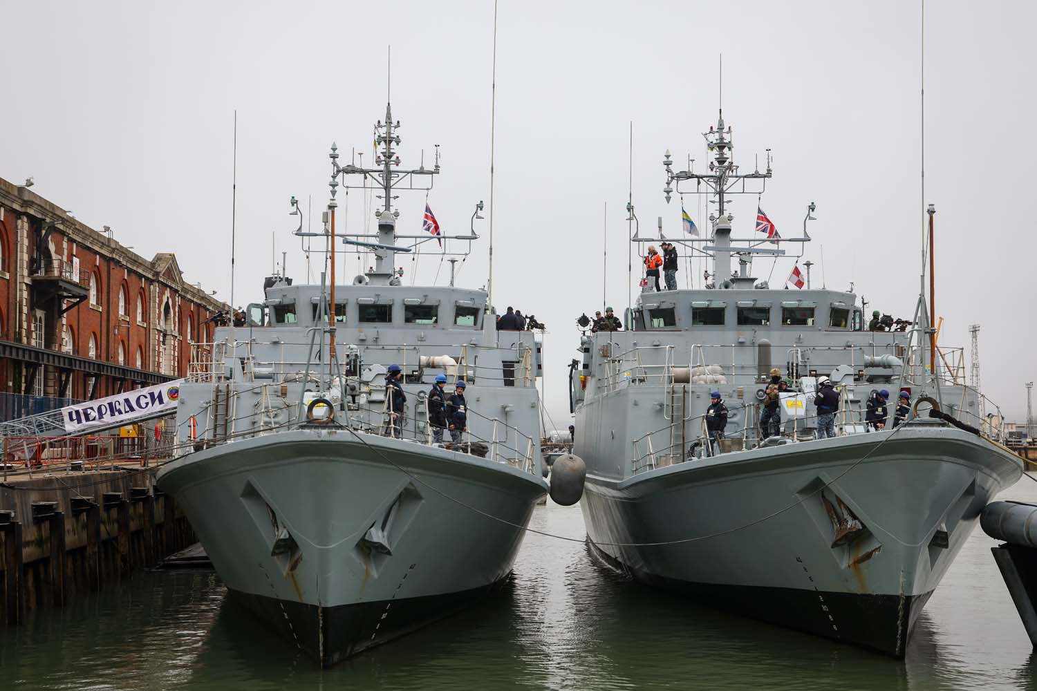 Cherkasy and Chernihiv minehunters will be temporarily based in the UK