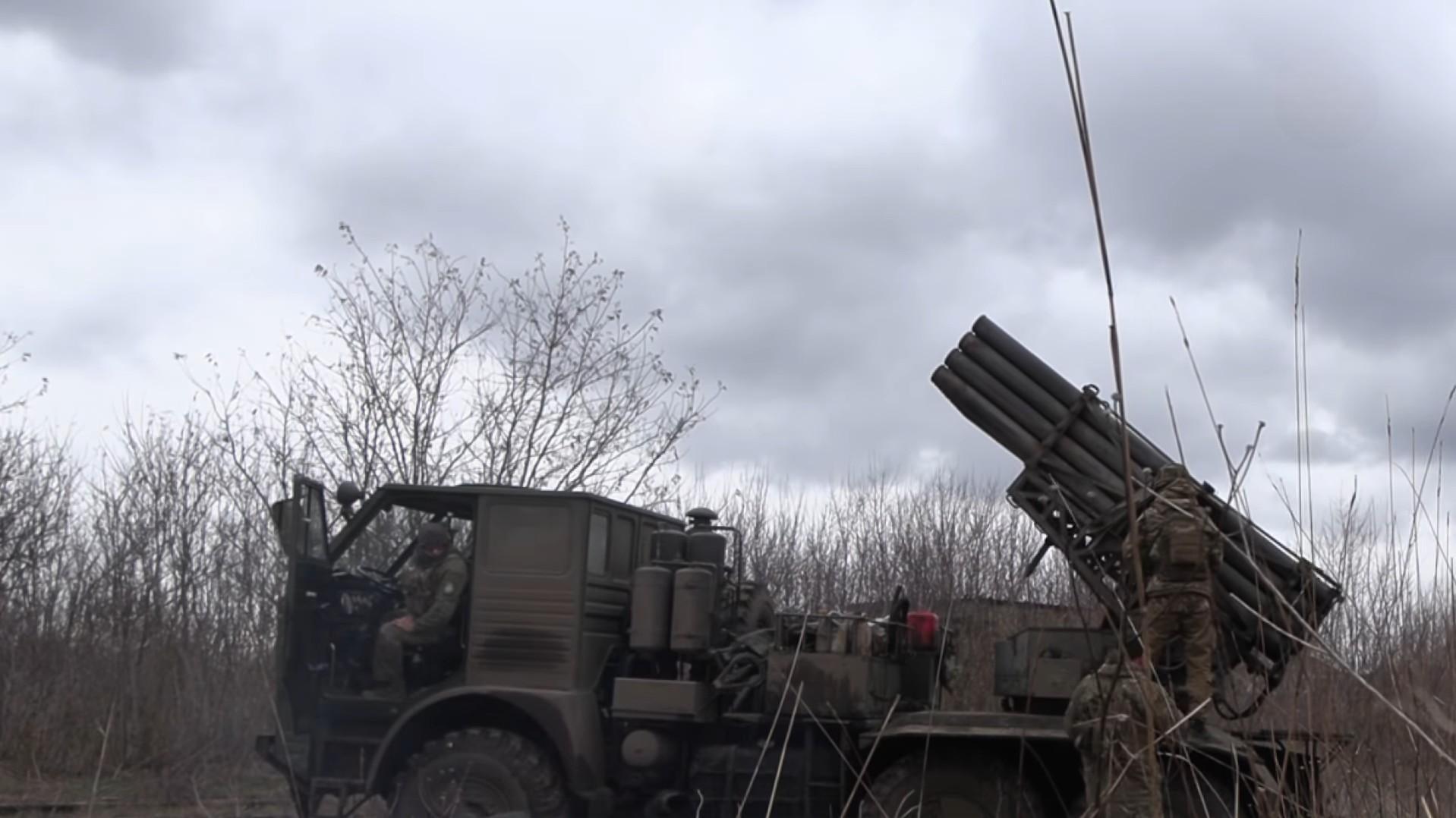 Ukrainian Gunners Discuss Operational Experience on Romanian APR-40 MRL