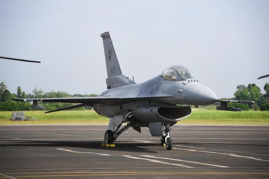 F-16C fighter jet crashes in Singapore