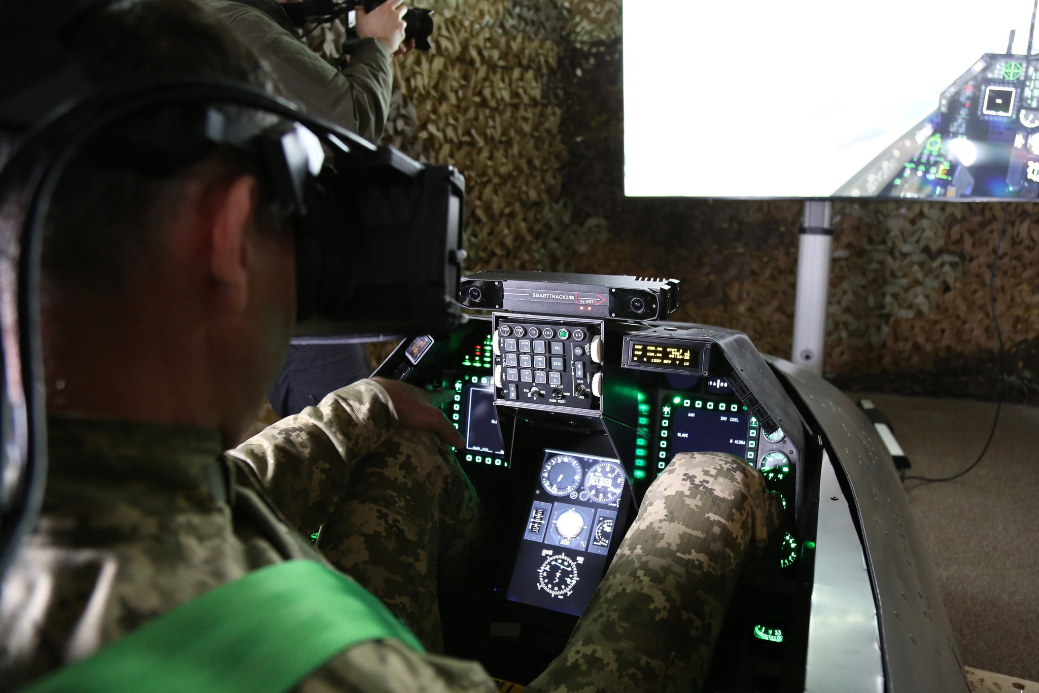 Ukraine’s Air Force Adapts to Advanced F-16 Simulator Technology