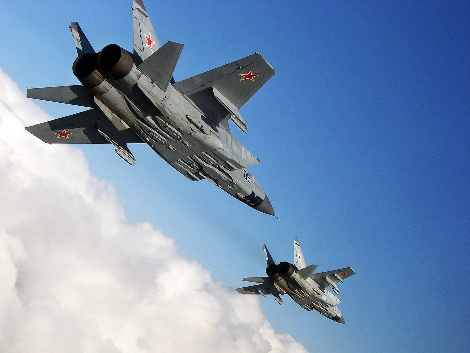 A pair of MiG-31s in the sky