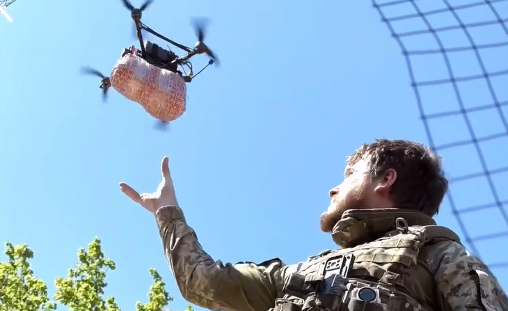 Ukrainian Troops Employ FPV Drones to Deliver Easter Cakes to Frontline Soldiers