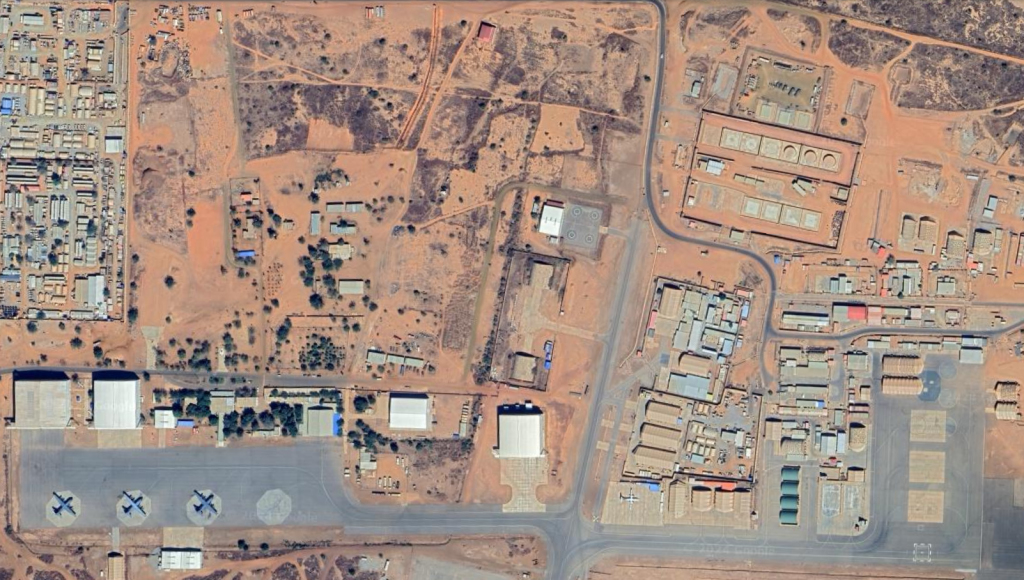 База американських військових та літаки ПС США на аеродромі Діорі Хамані в Ніамеї, столиці Нігеру.