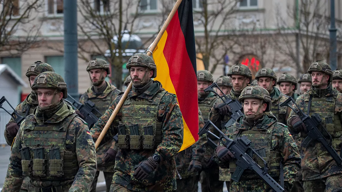 Germany plans to send letters to 18-year-olds to join the military