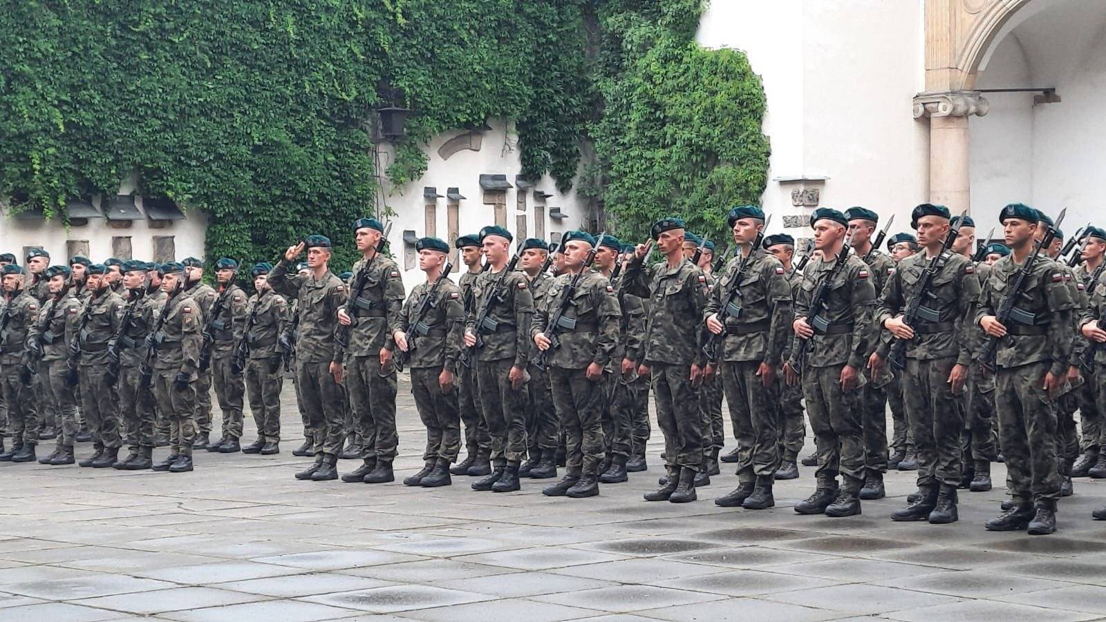 В Польщі заплановано збільшити армію до 240 тисяч військовослужбовців в 2025