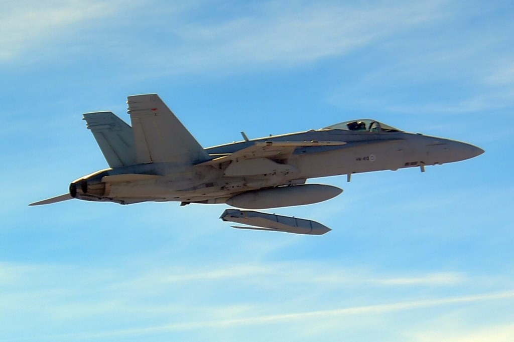 Запуск крилатої ракети AGM-158 JASSM з борта винищувача F/A-18 Повітряних сил Фінляндії, березень 2018 року.