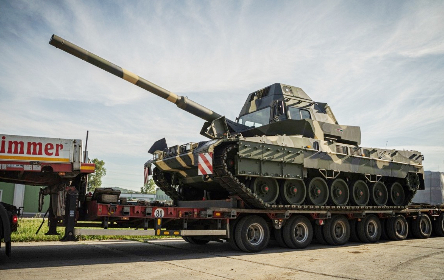 Армії Угорщини передали партію танків Leopard 2