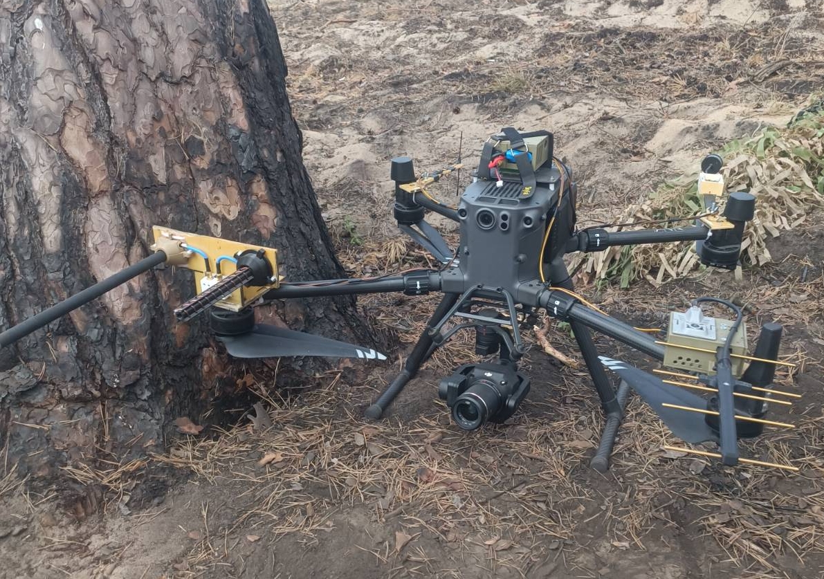 Безпілотник Matrice 300 RTK українських військових з антенами ретрансляції для FPV-дронів. Фото: Благодійний фонд "SOS palīdzība Ukrainas armijai"