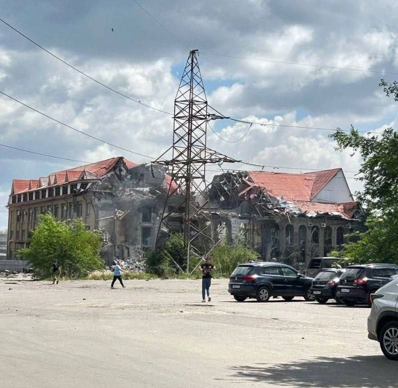 Ukrainian Defense Forces hit Russian military barracks in Luhansk