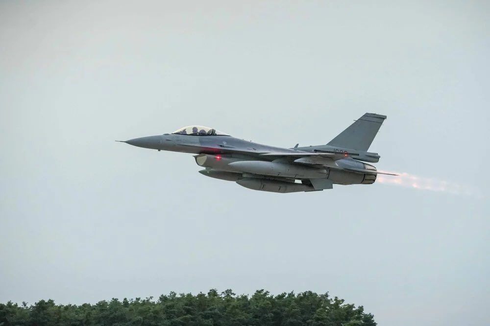 First F-16 fighter jets arrive in Slovakia