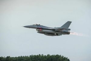 До Словаччини прибули перші винищувачі F-16