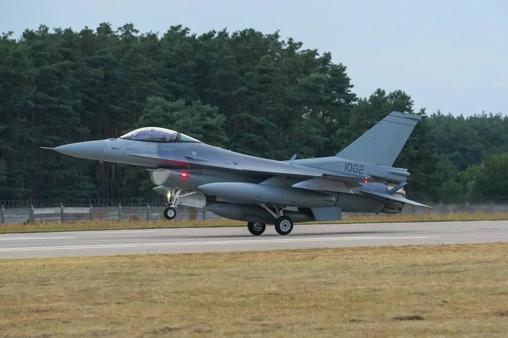 One of the first F-16V Block 70 fighters of the Slovak Air Force. July 2024. Photo credits: @praisethesteph on Twitter