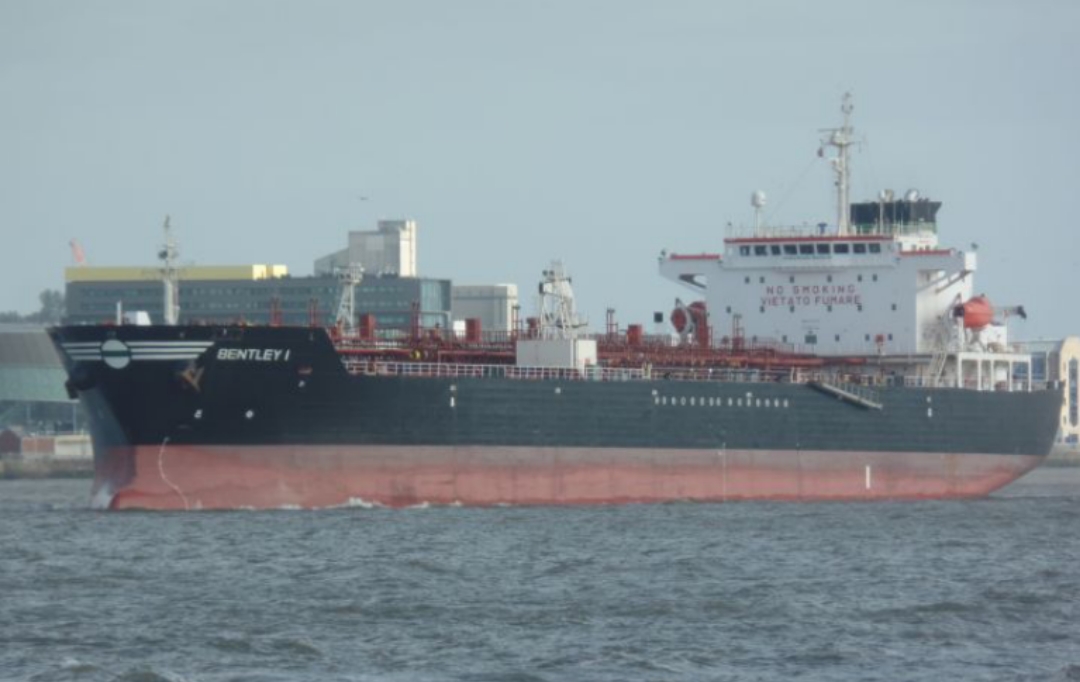 Houthis attacked a tanker in the Red Sea, sailing from Russia to China