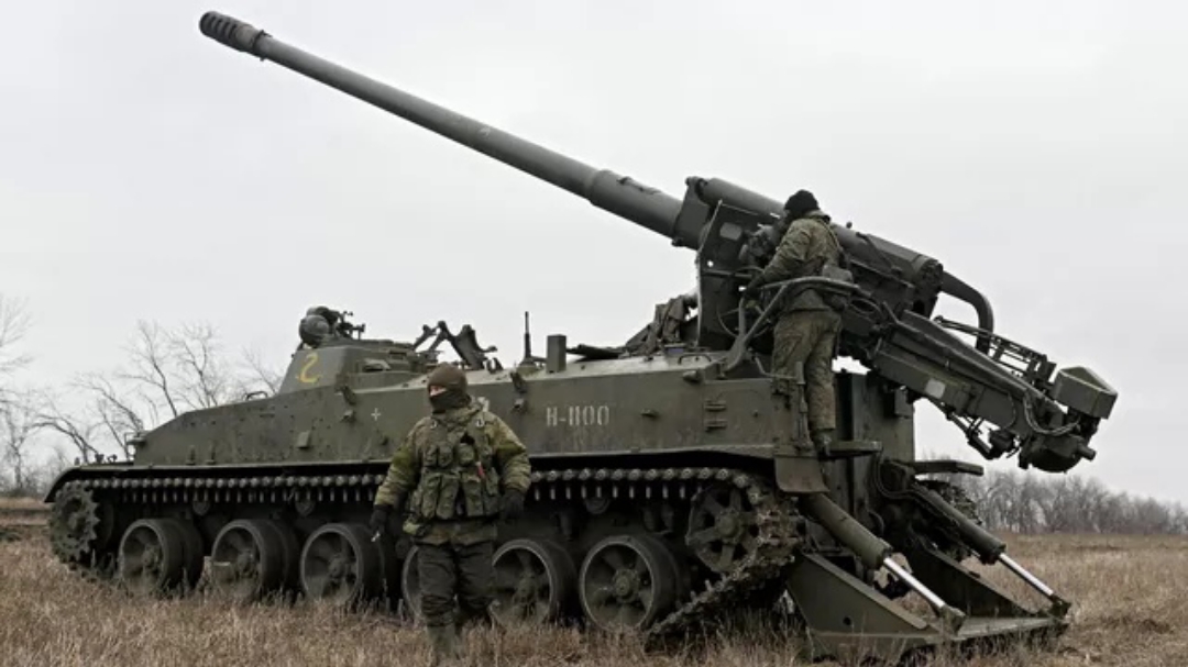 The Kherson region: Ukrainian drone hit a Russian Giatsint-S self-propelled gun