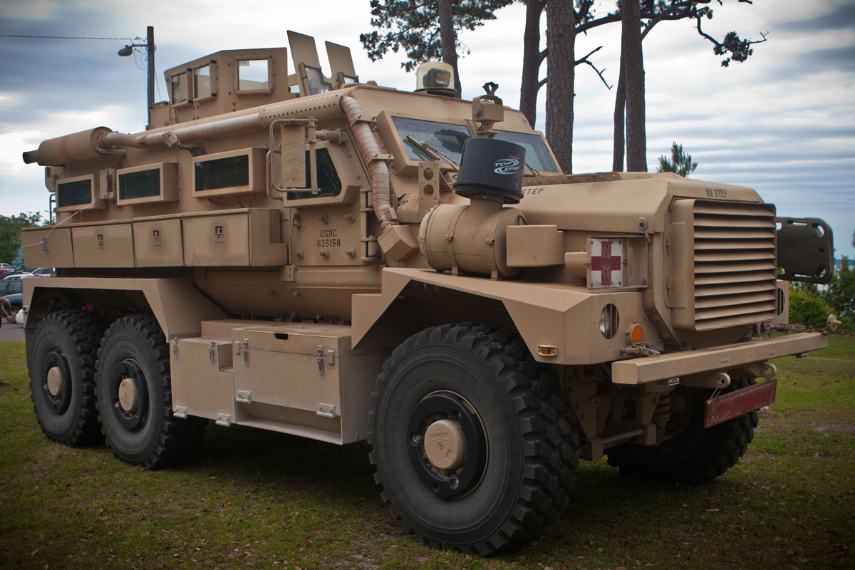 Захист від обстрілів та мін: американський броньований Cougar в ЗСУ