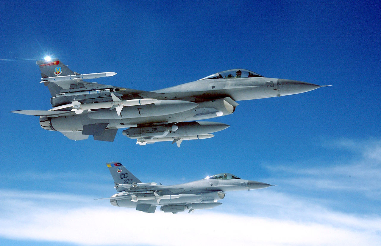 F-16C ПС США оснащені контейнерами РЕБ AN/ALQ-131