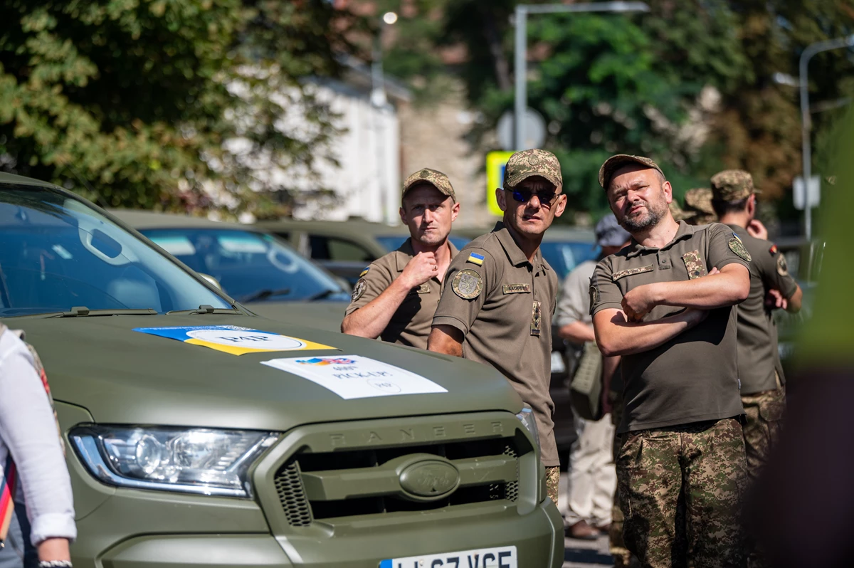 Британські фермери передали чергову партію позашляховиків для військових 