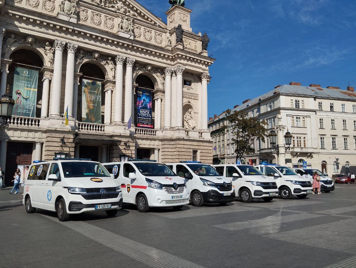 Volunteers from Belgium and Ukraine hand over six ambulances to Ukrainian Defense Forces