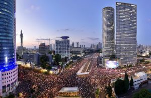 По всьому Ізраїлю пройшли масові протести після того, як ХАМАС стратив 6 заручників