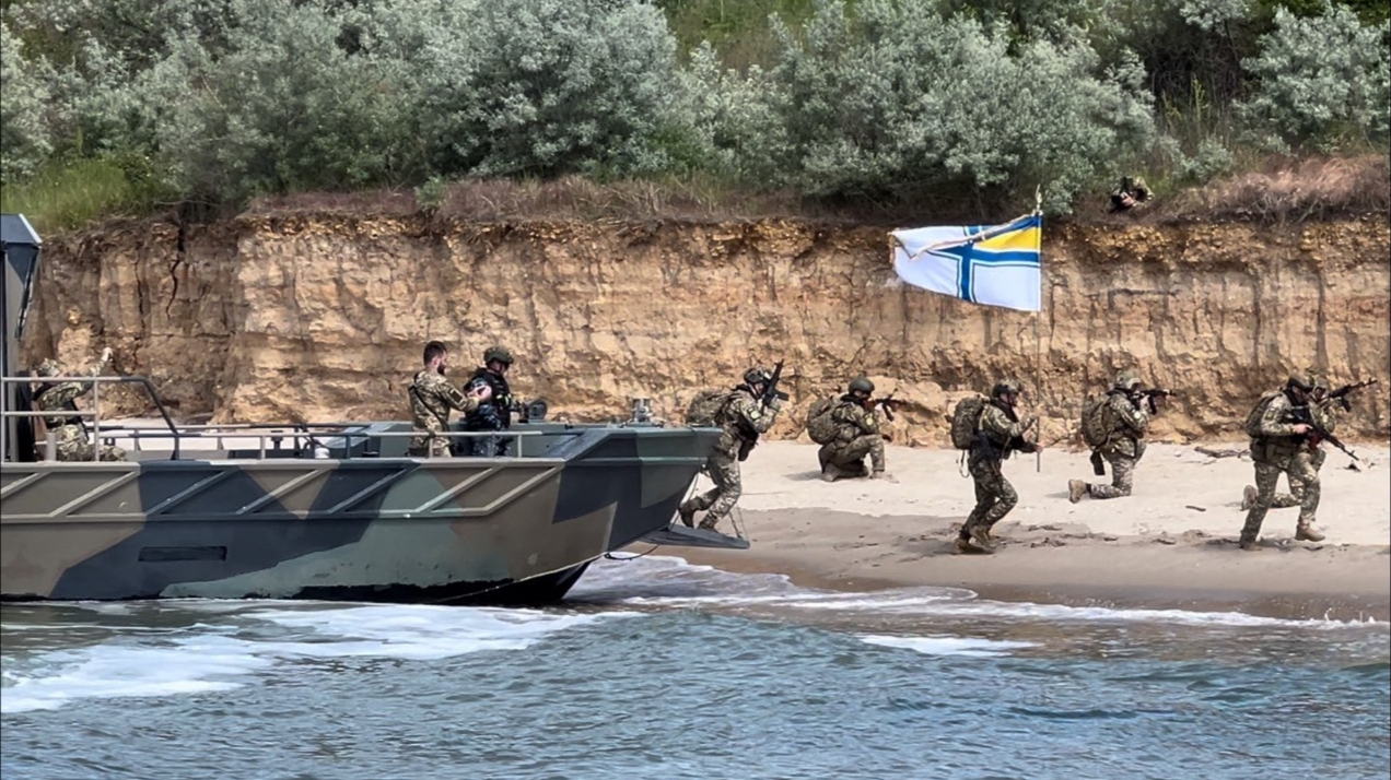 Romanian President proposes to create a training center for Ukrainian marines