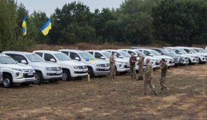 “Ліси України” передали Силам оборони 30 пікапів