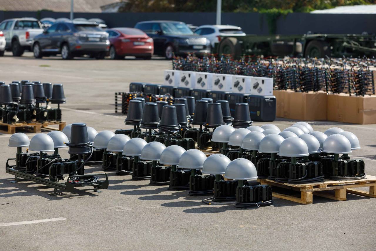 Petro Poroshenko Sends Batch of EW Equipment and Drones to Pokrovsk