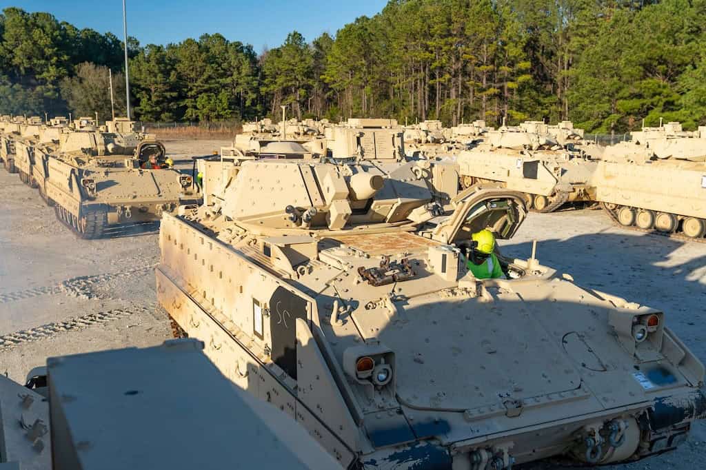 “Безплатні” Bradley обійдуться по 8 млн євро для Греції