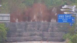 DPRK blows up part of the roads connecting it to South Korea