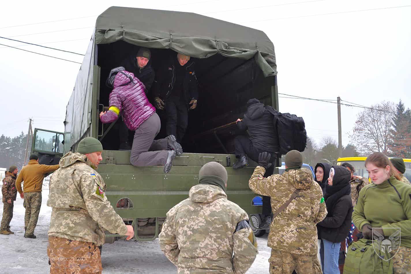 Десантники провели для цивільних вишкіл “Твій шанс стати героєм”