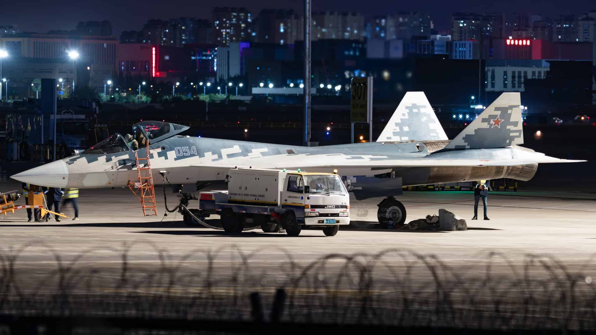 Російський винищувач Су-57 приземлився в Китаї для участі в авіашоу