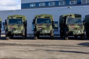 Армії Естонії поставили вантажівки Unimog U4000