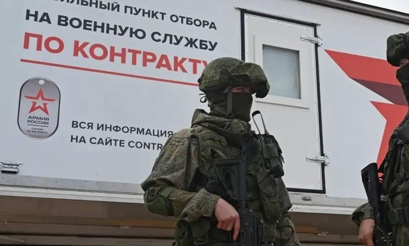 Російський мобільний рекрутинговий центр в армію Росії. Джерело: Sergey Pivovarov/REUTERS