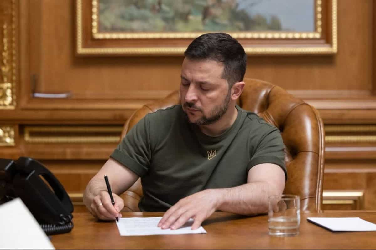 Ukraine Approves Foreign Intelligence Service Symbols