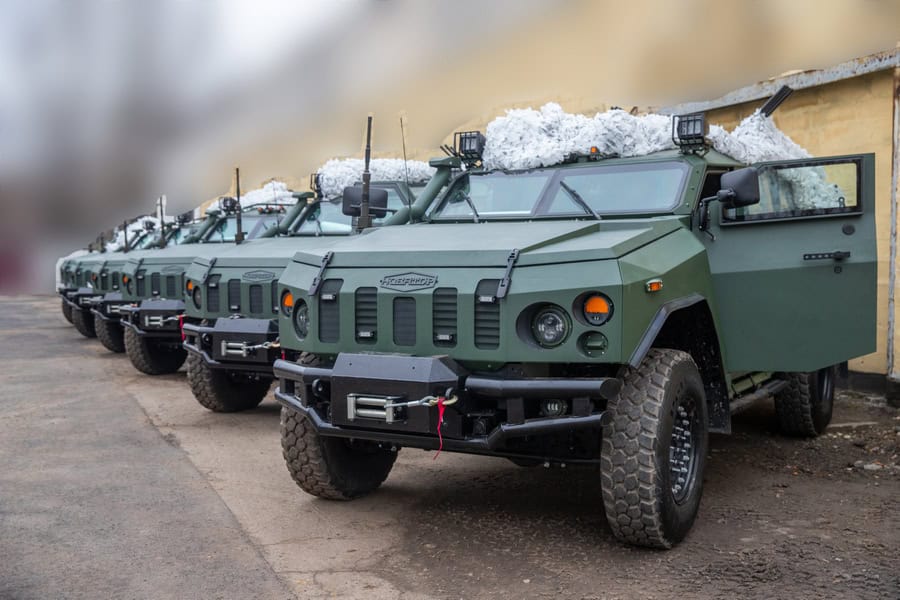 “Українська бронетехніка” розробила санітарно-евакуаційну версію бронемашини “Новатор-2”