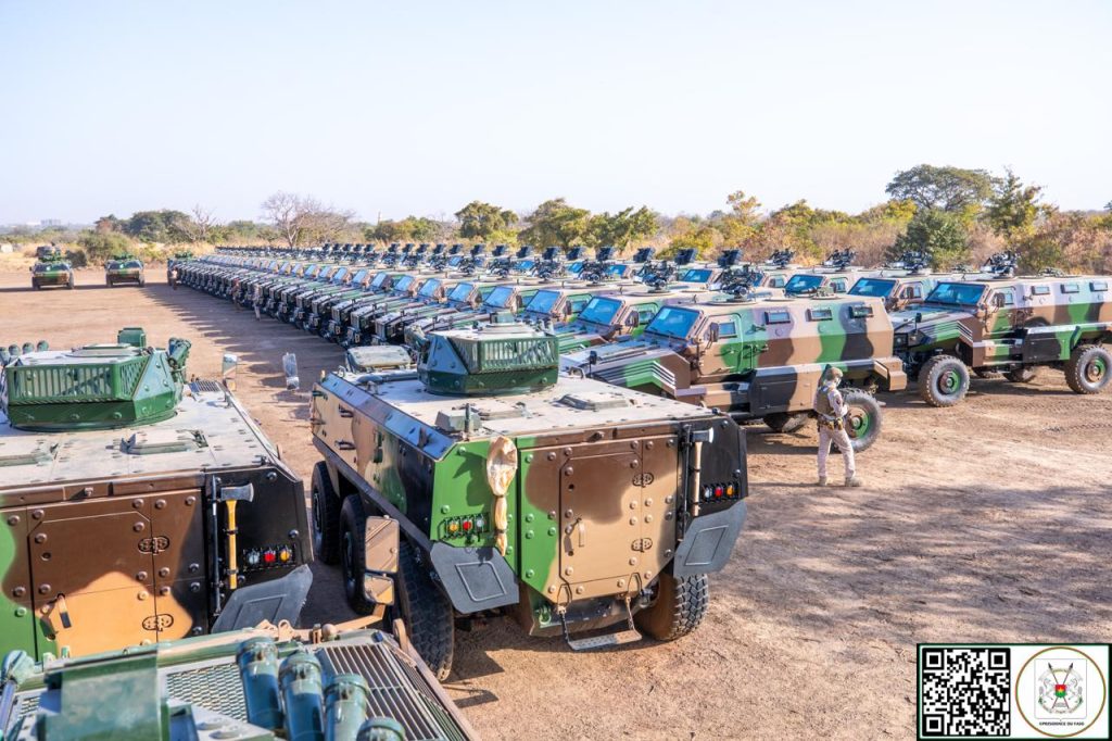 Китайська авто і бронетехніка в Буркіно Фасо. Фото Ібрагім Траоре