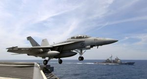 Крейсер США випадково збив свій винищувач F/A-18