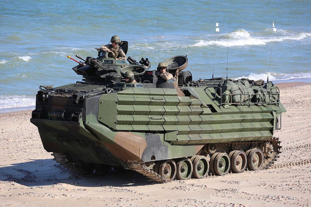 Assault Amphibious Vehicle (AAV-7). Фото МО США
