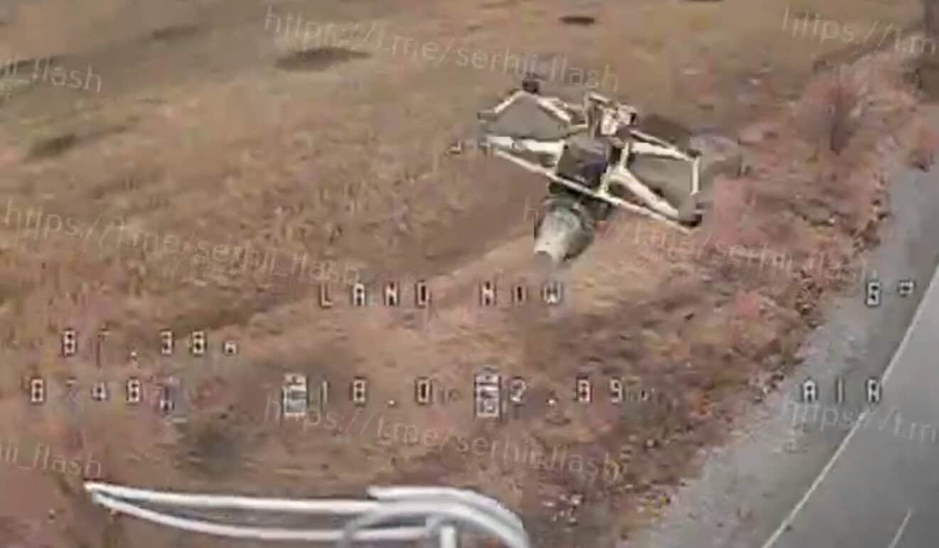 Ukrainian FPV Destroys Russian Fiber Optic Drone