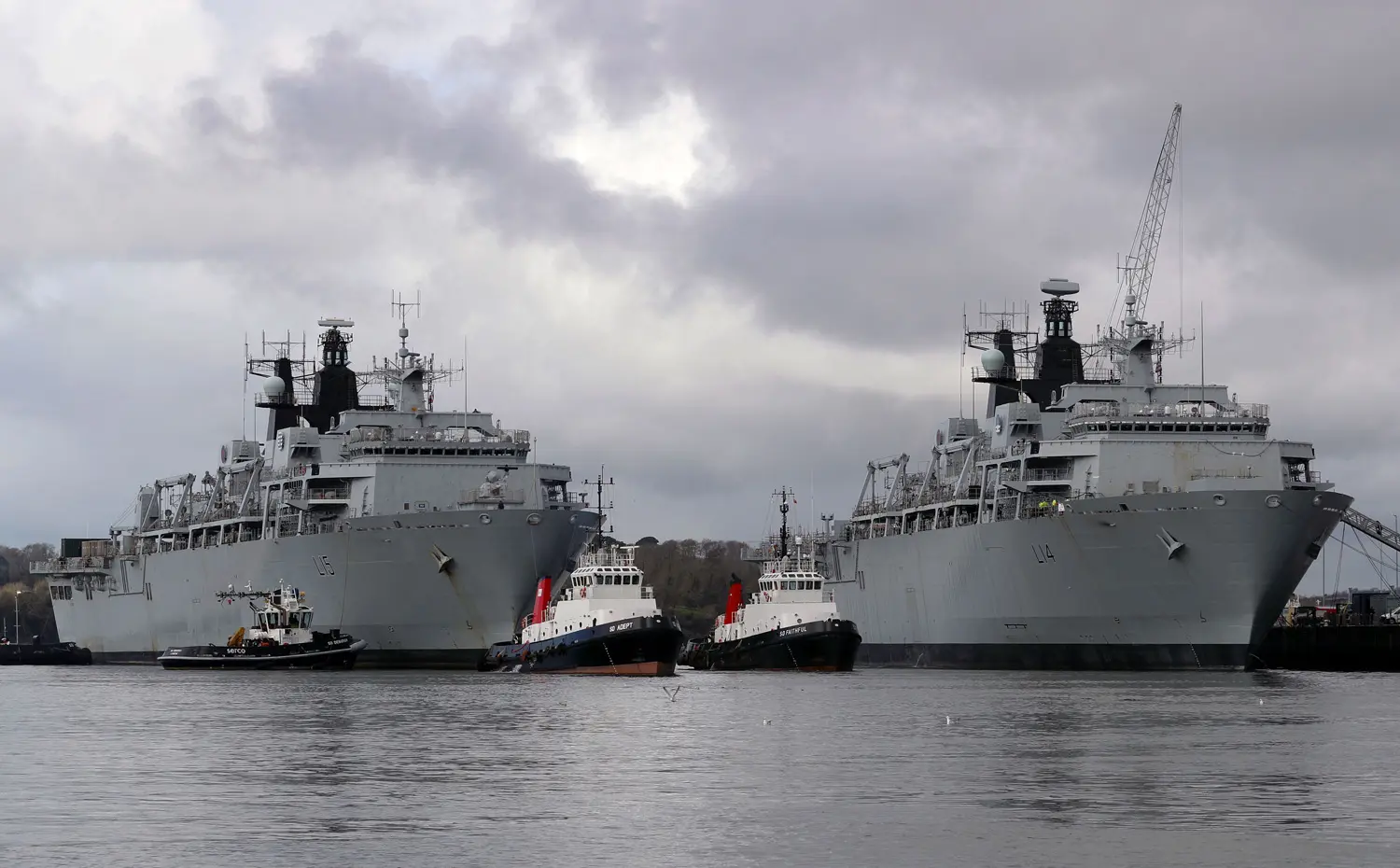 Велика Британія розглядає продаж двох десантних кораблів HMS Albion і HMS Bulwark