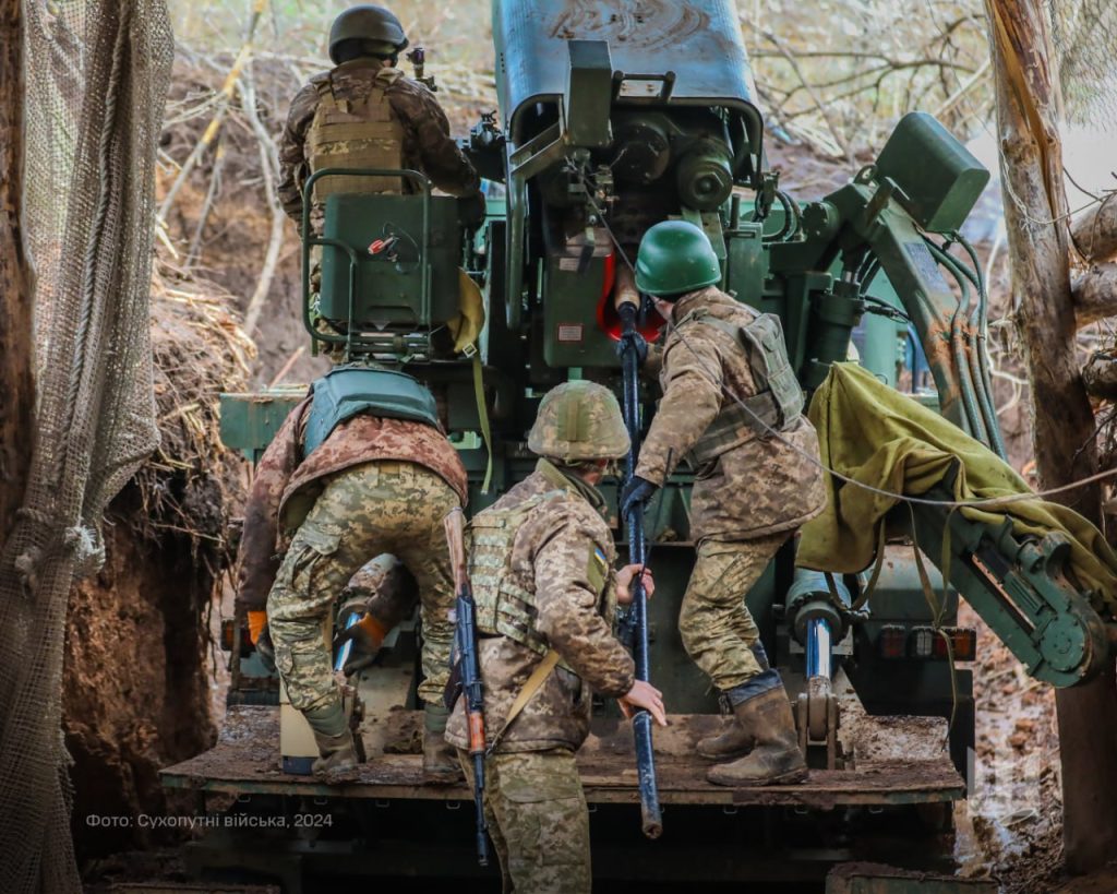 Обслуга самохідної гаубиці 2С22 "Богдана" зі складу 26 ОАБр, грудень 2024. Фото: пресслужба Сухопутних військ ЗСУ.