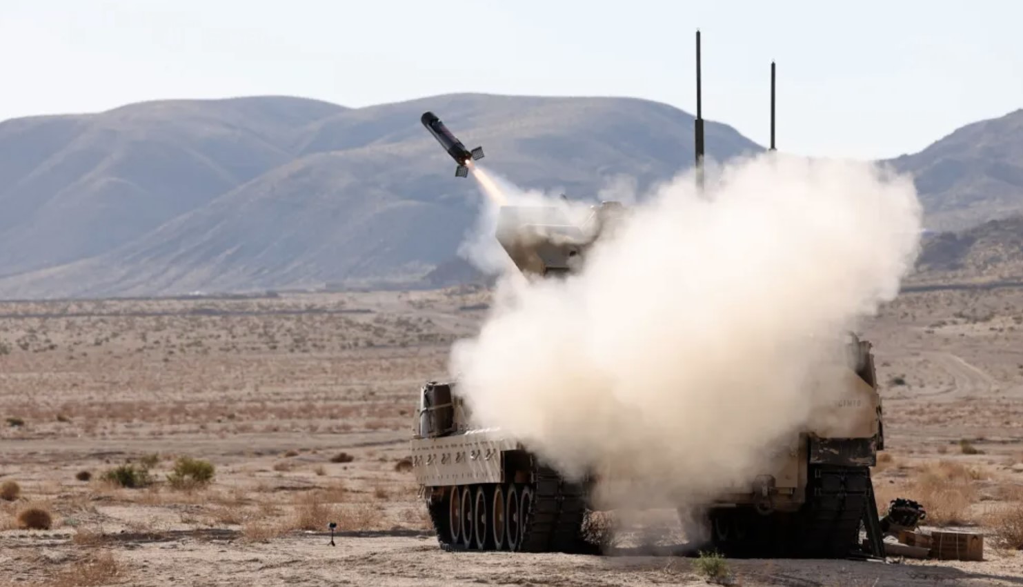 Зображення, опубліковане армією США, на якому Bradley запускає «670» зі своєї ракетної установки TOW під час PC-C5 у березні 2025 року. Джерело: US Army Sgt. Marita Schwab