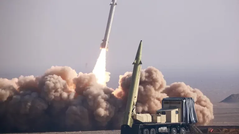 Launch of the Iranian Fatteh-110 ballistic missile. Photo credits: IMAMEDIA
