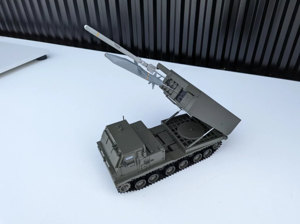 Модель реактивної системи з ракетами Land Precision Strike та JFS-M. Джерело: Amaël Kotlarski